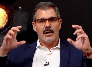 Juliano Cazarré em entrevista à GloboNews